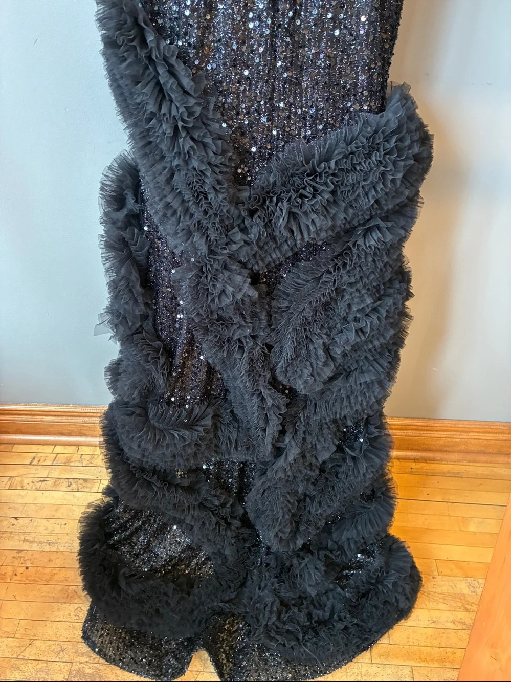 Ladivine by Cinderella Divine Black Sequin Ruffled Mermaid Dress, sz 6. NWT - Picture 8 of 10